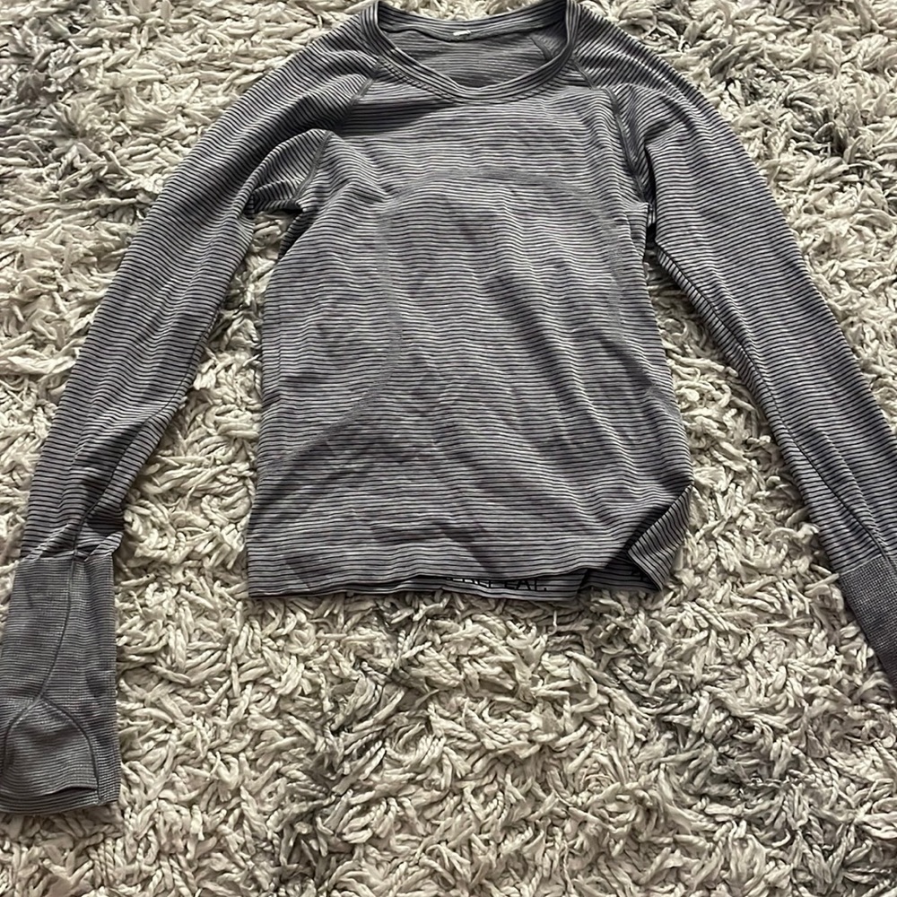 Grey striped Lululemon swiftly  teck